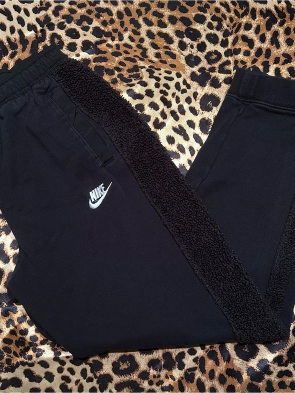 Nike Youth XL Black Fleece Joggers Sherpa Side Stripe